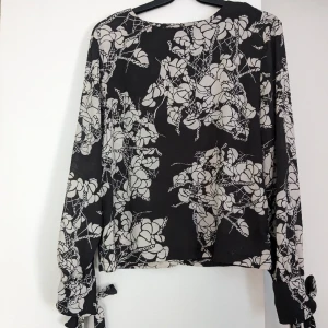 Blus - En superfin blus ifrån Carin Wester i fint skick.