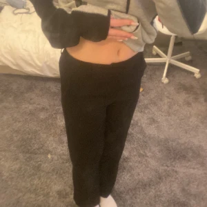 Kostymbyxor  - Säljer för dom är lite korta på mig(är 164) priset kan diskuteras, passar oxå på folk me 34 som är kortare