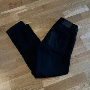 Jack and Jones jeans - Svarta Jack and Jones jeans  Storlek W:28 L :32 Nypris 600kr