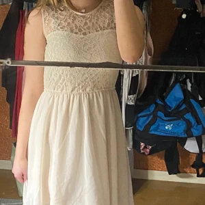 Klänning  - Klänning 