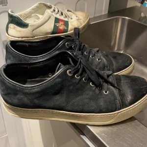 Levins skor Storlek 42  - Levins skor storlek 42 riktigt bekväma  9/10 Priset är inte hugget i sten  