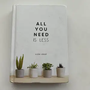 Engelska bok om minimalism, helt okej skick💕