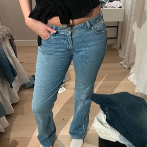 Levis low Waist jeans  - Sjukt snygga levis som tyvärr börjar bli lite tajta i midjan! W27 - nypris 1 300