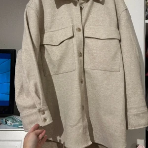 Beige Höst/ Vår kappa - Beige i large 