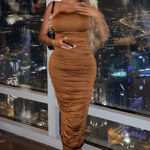 Brun klänning - Klänning från shein använd 1 gång🤎🤎🤎