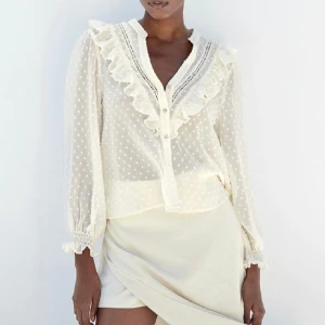 Zara blus - Helt ny blus ifrån zara endast använd 1 gång ❤️