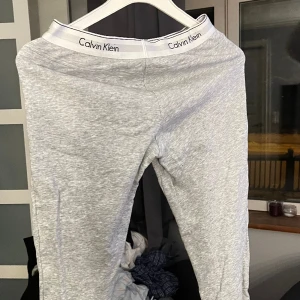 Mjukis byxor - Calvin klein byxor. Lite Lågmidjade🤍