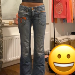 Lågmidjade jeans  - Sjuuukt snygga lågmidjade jeans som tyvärr e för korta för mig ( är 175 ) 