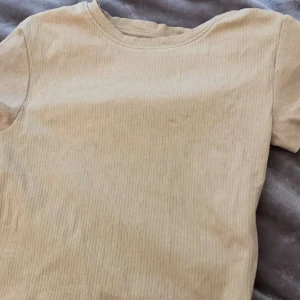 Tajt t-shirt - Träningströja eller bara en vanlig t-shirt. Kommer inte till användning 