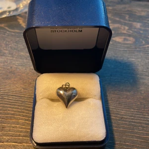 Äkta silverberlock - Sååå fin äkta silverring stämplad med 925💗 Perfekt som present och väldigt eftertraktad. I form av ett hjärta