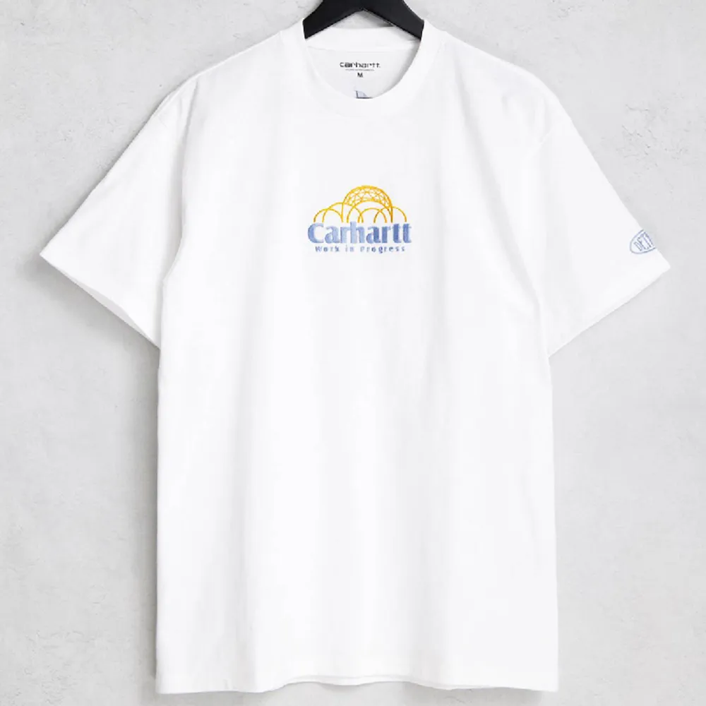 T-shirt från Carhartt i strl xs💕. T-shirts.