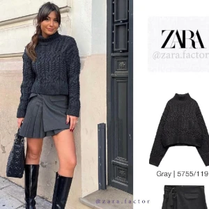 Stickad tröja - Stickad tröja med hög krage i färgen grå. Endast använd en gång då jag inte trivs med kragen.