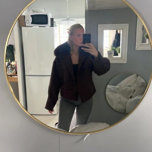 Meotine jacka  - Säljer nu min skitsnygga meotine jacka i en så snygg färg, säljer för 1500kr priset är diskuterbart❤️