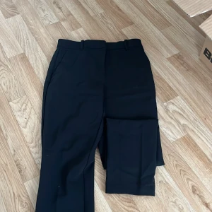 Byxor  - Byxor från H&M Storleken finns på bild 2 