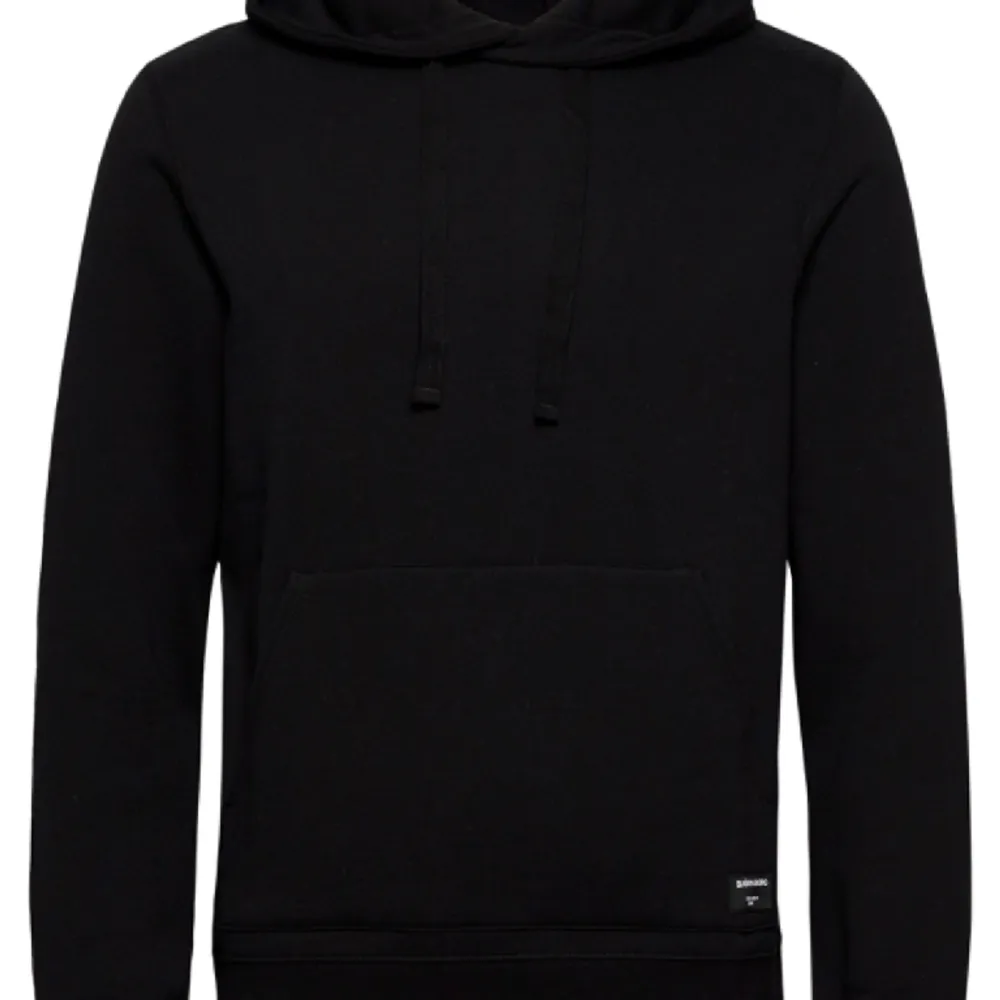 Köpte den men sen tyckte jag den inte passa, aldrig använd men hittar inte kvittot köpte för 700. Hoodies.