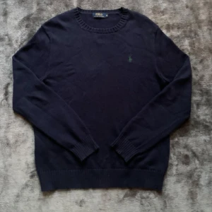 Ralph lauren tröja - Säljer min feta stickad Ralph lauren tröja storlek M. Bra skick och om ni har frågor så e det bara att skriva😁