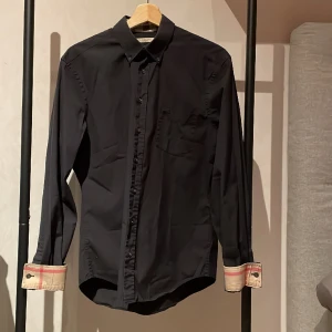 Burberry Skjorta  - Äkta  Storlek M  9/10 i kvalitet  Kan diskutera pris 