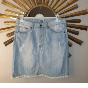 Jeans kjol  - Storlek 40, använts få gånger 