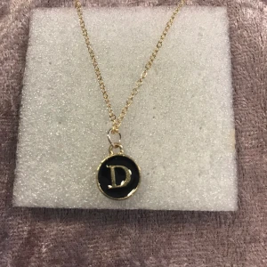 Bokstav Halsband  - Finns A-Z kvar  99kr/st 