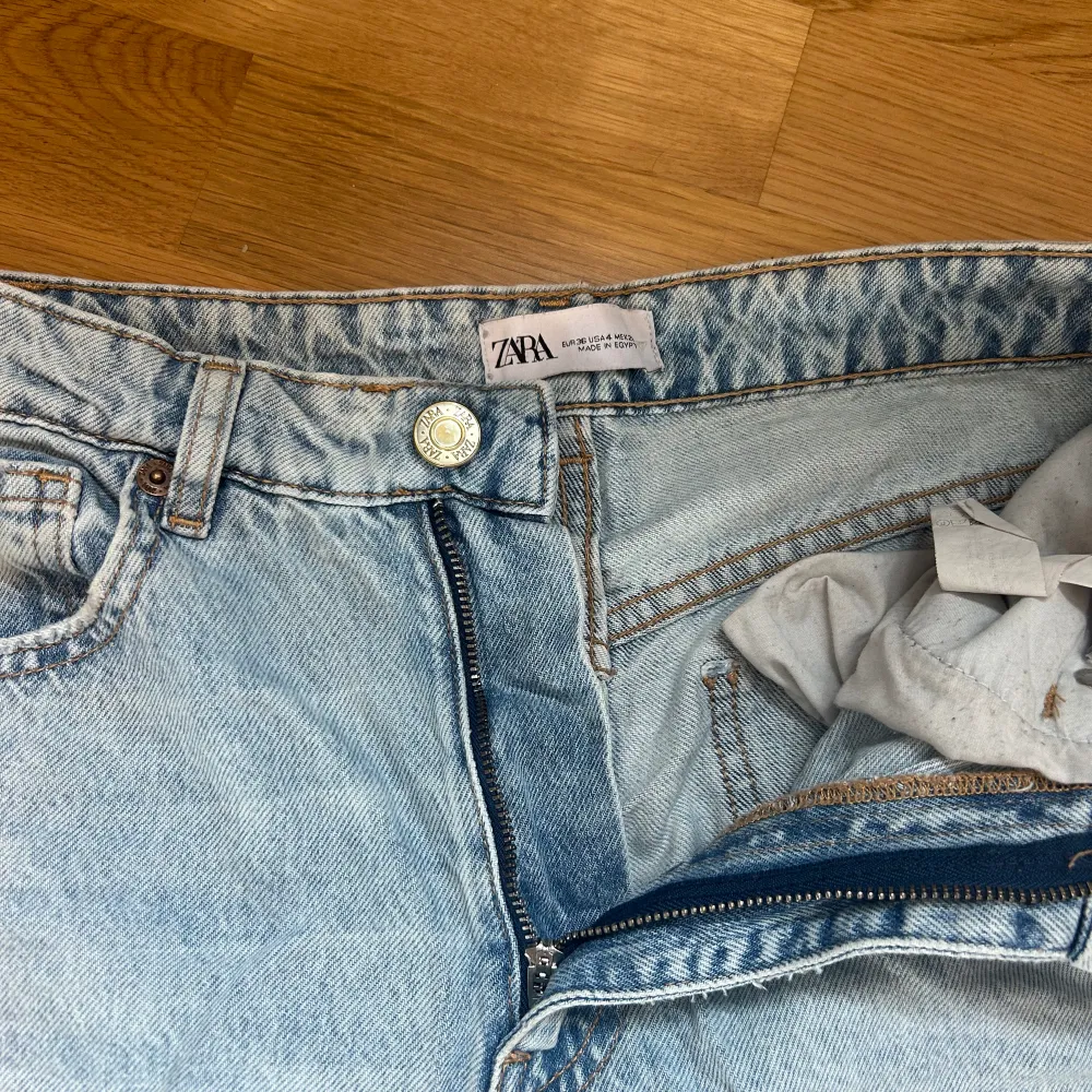 Zara jeans i st.36. Jeans & Byxor.