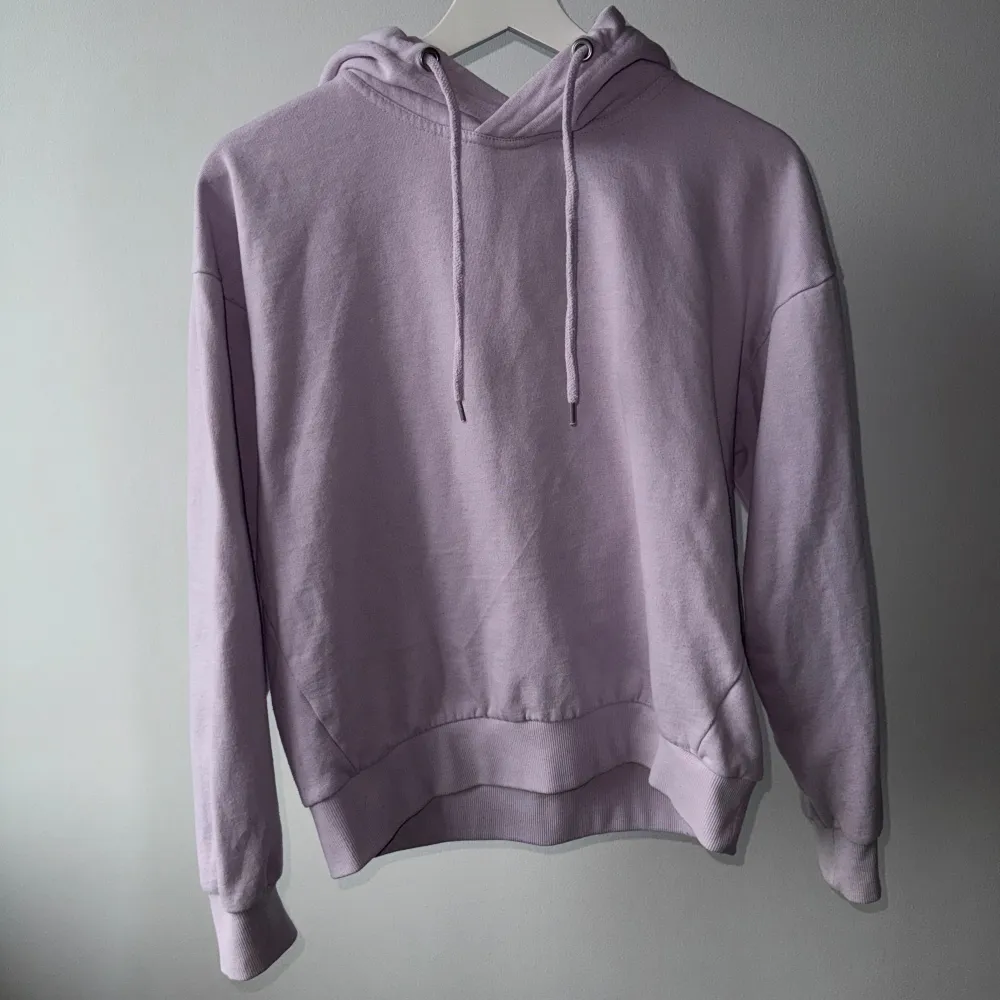 Ljuslila hoodie storlek XS/S, använder inte längre. Hoodies.