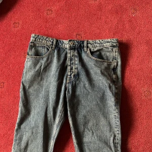 ASOS design jeans  - W 36  L 34 mörkblå tvättad look  Oanvända 