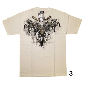 Crusty Demons T-shirt  - Crusty Demons T-Shirt i storlek M. Tröjan är helt ny och har tags kvar. Mått: axelbredd - 49 cm, längd - 70 cm. Skriv för fler bilder och frågor!