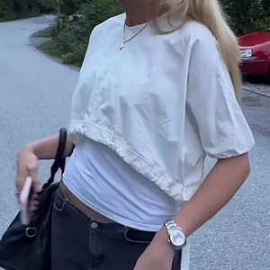 Zara topp - As najs topp från zara som man kan ha över ett linne tex 