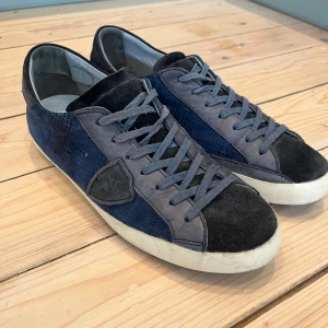 Philippe models 43 blå/svart  - Tvärfeta Philippe models som jag nu har valt att sälja, DM vid fler frågor o funderingar. 