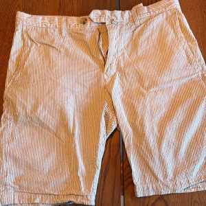 Shorts - Grön randiga shorts  Bra skick