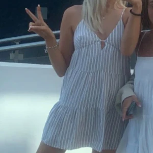 Söt klänning - Använd 2ggr, som nyskick💓