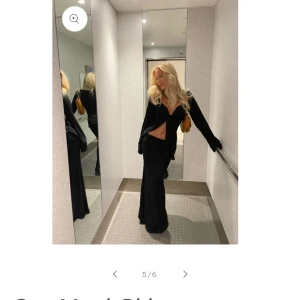 Liatz kjol - Säljer denna helt nya kjolen från Liatz då den tyvärr inte passade. Lappar och allt är kvar! Färg : Grey Storlek : xs tall