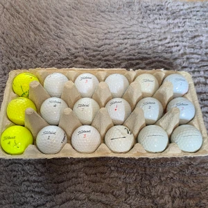 Titleist bollar - Titleist bollar, olika skick kan förekomma markeringar.