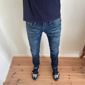 Fc Barcelona Replay Anbass Jeans - Säljer mina riktigt feta Fc Barcelona Anbass jeans. De är rätt så sällsynta och hyfsat bra skick. Hör gärna av er om ni har några frågor! Mvh