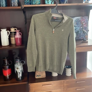 Morris half zip - Säljer nu denna riktigt feta Morris half zip tröjan i 100% Merino Den är en riktigt snygg grön färg och är i storlek xs (165-175) Nypris 2200 mitt pris 399