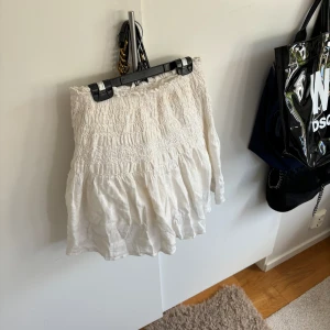 Vit volang kjol - Köpt på sellply😍🙌