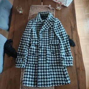 Rock - Rock som klär med det mesta.  I mycket fint skick. 