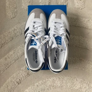 Adidas samba - Adidas samba som endast är provade. Prislapp sitter kvar. Säljer för 1500+frakt. 
