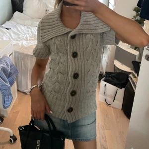 kofta - kortärmad stickad kofta! Fin och unik✨ 