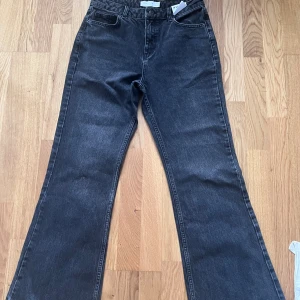 Flared jeans  - Flared jeans från topshop. Storlek 38. Helt nya med tags