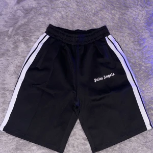 Palm Angels Shorts - Helt nya palm angels shorts, säljer pga det är inte min stil