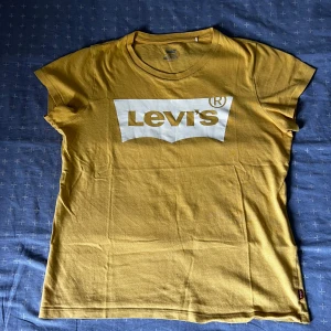T-shirt - Fin och tunn T-shirt till sommaren. Storlek XS/S