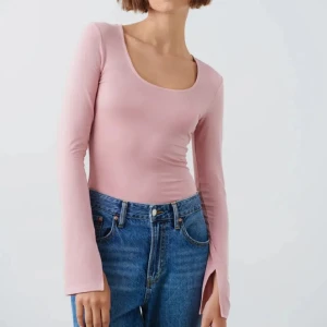 Rosa tröja från Gina 🎀💗 - Säljer en rosa långärmad-tröja från gina tricot p.g.a att den inte är min stil längre😊 Bra skick! Kontakta mig för frågor! 💗