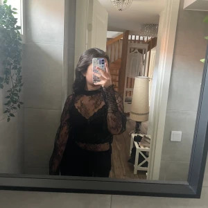 Spetstopp - Supersnygg spetströja, helt genomskinlig. Passar super till fest!!❤️aldrig använd, nyskick