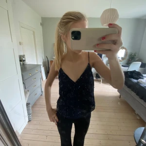 Topp från zara  - Glittrig mörkblå topp/linne💙