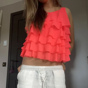 Volang topp - Super gullig volangtopp, som passar perfekt till sommaren!! 