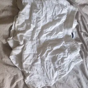 Fina linne shorts som blivit för små