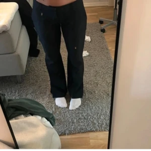 Bikbok lågmidjade kostymbyxor - Säljer mina super fina lågmidjade kostymbyxor från bikbok, då de knappt har kommit till användning.