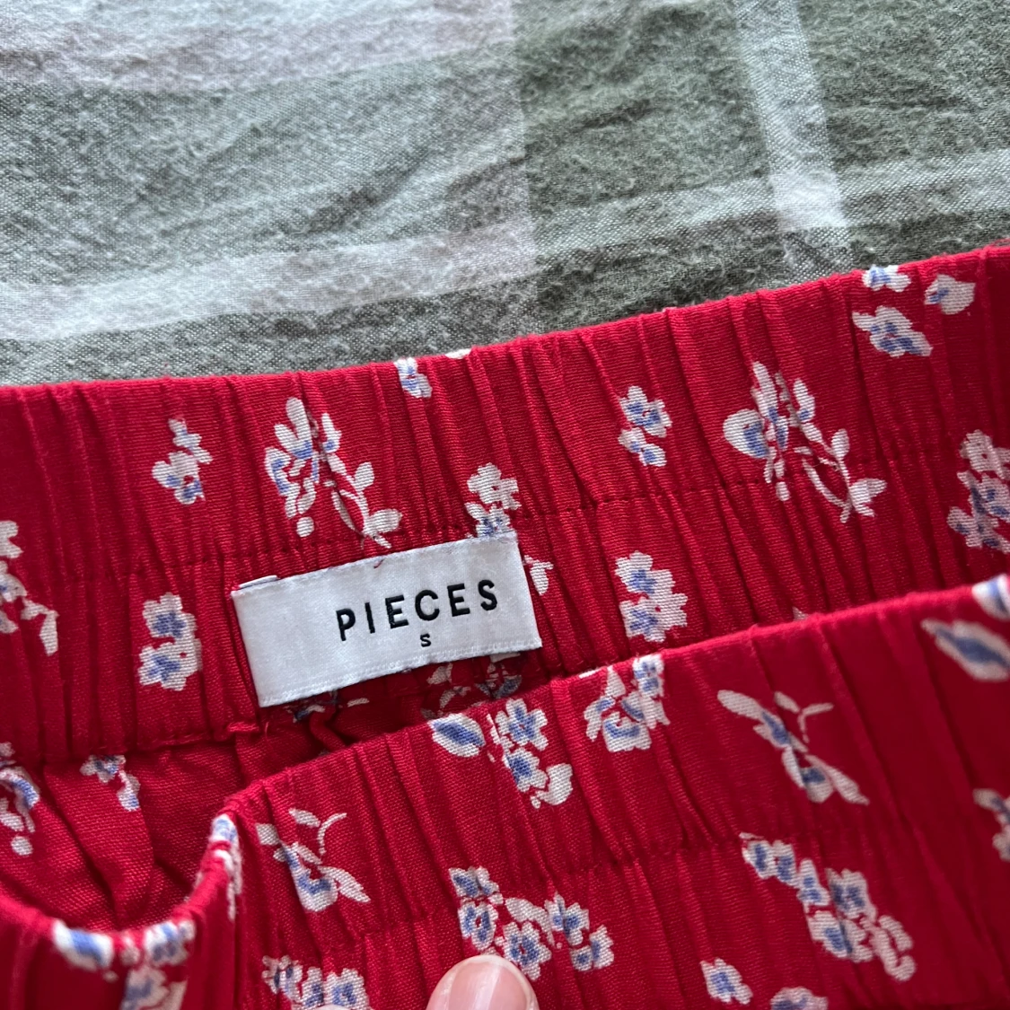 Röd blommigkjol - 91