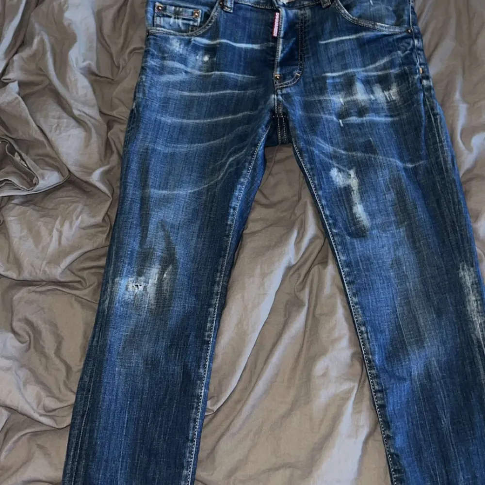 Säljer nu mina jeans för att jag inte använder dem längre haft domi ungefär 2 månader Äkta. . Jeans & Byxor.
